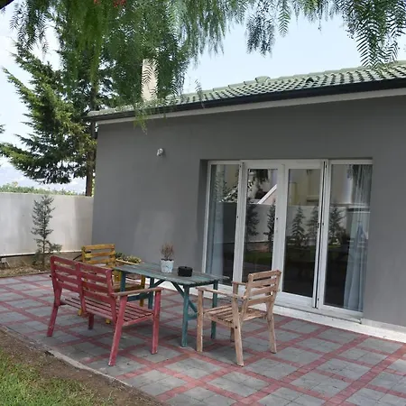 Pool Guesthouse Corinth Exterior photo