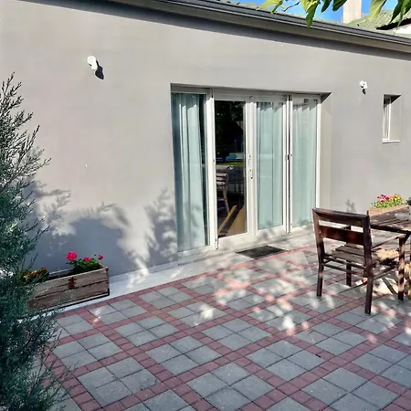 Pool Guesthouse Corinth Exterior photo