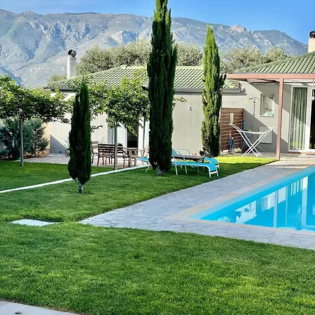 Pool Guesthouse Corinth Exterior photo