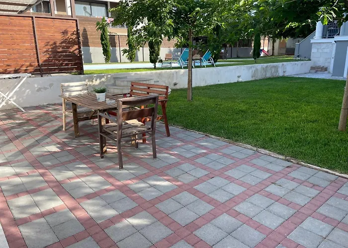 Pool Guesthouse
